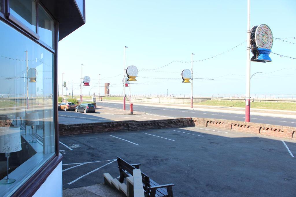 The Colwyn Hotel - Near Pleasure Beach Blackpool Exterior photo
