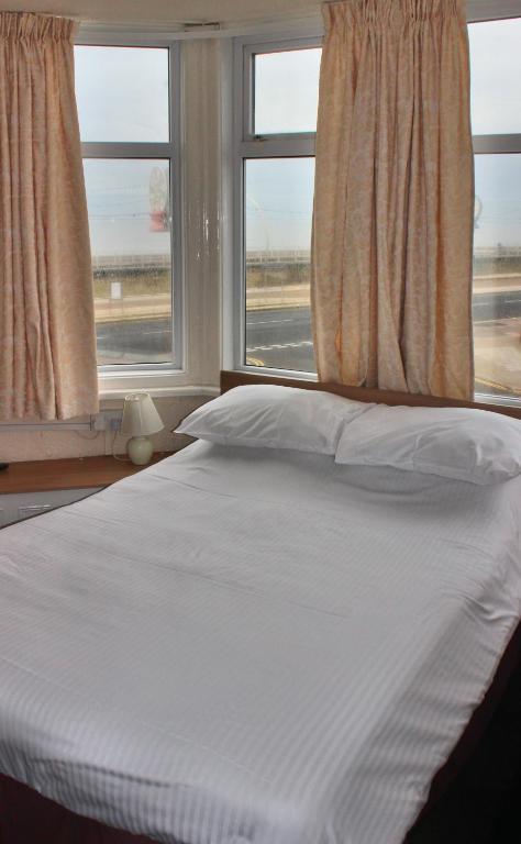 The Colwyn Hotel - Near Pleasure Beach Blackpool Exterior photo